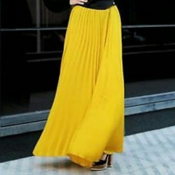 💋GORGEOUS💋 Pleated Maxi Skirt in Yellow - Picture 4 of 9
